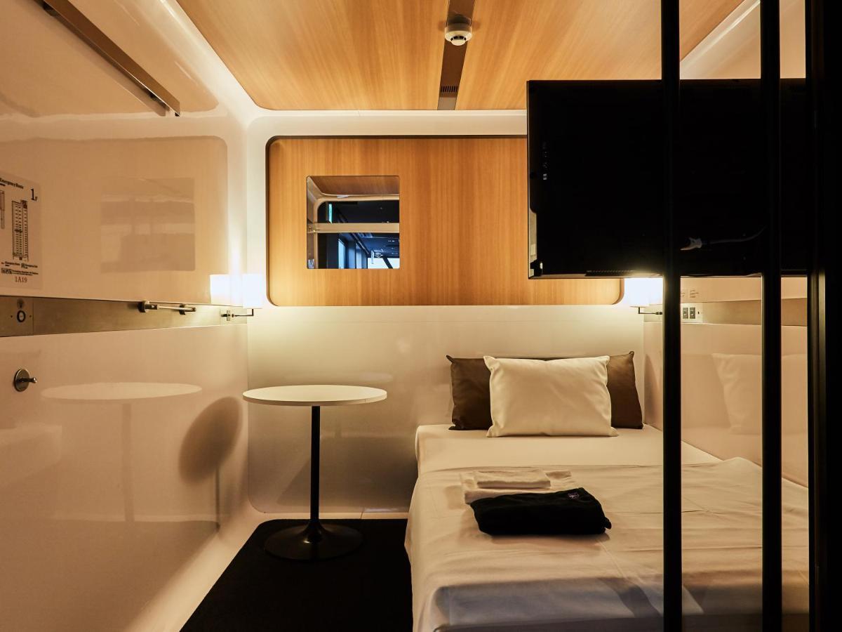 First Cabin Nishi Umeda Osaka Luaran gambar